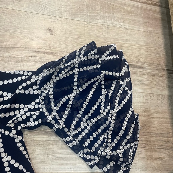 Sandra Darren NEW Navy Blue Textured Polka Dot  Sz6  Stretch fluttered sleeve - Picture 4 of 9